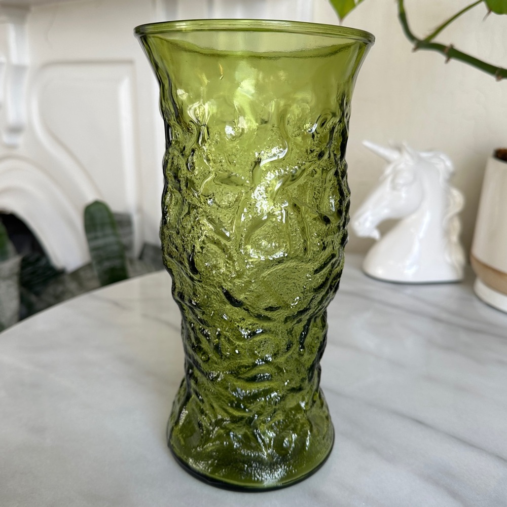 VINTAGE β’ E.O. Brody Glass Vase Moss Green Tall Hammered Flower Container USA - Picture 2 of 10
